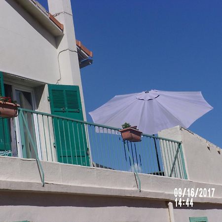 Stud Terras Ville Corniche 2 Pers Stat Gratuit Rue Modif Suivt Possib Et Accord Exclusif Марсель Экстерьер фото